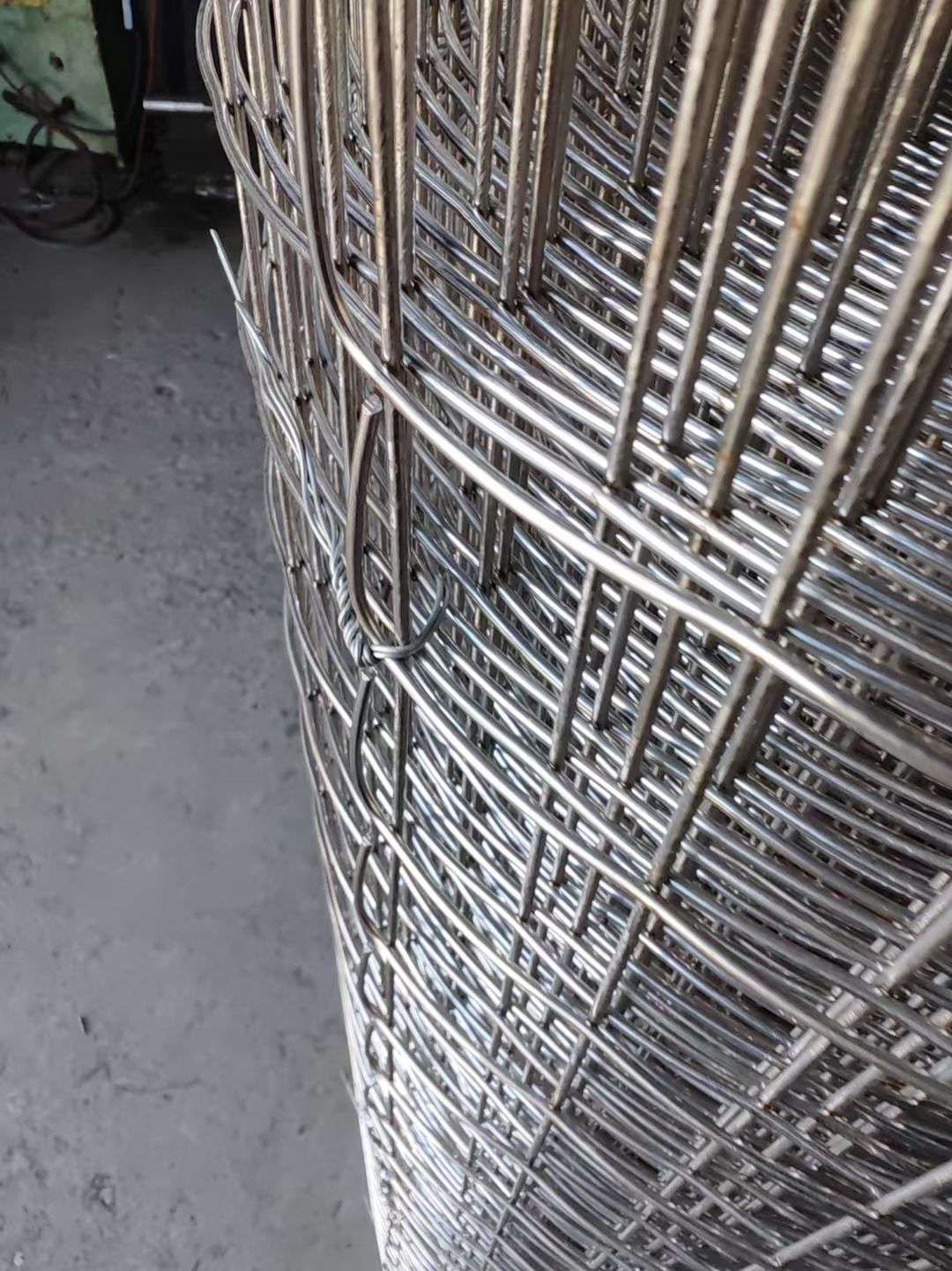 304 stainless steel material reference for welded mesh selection