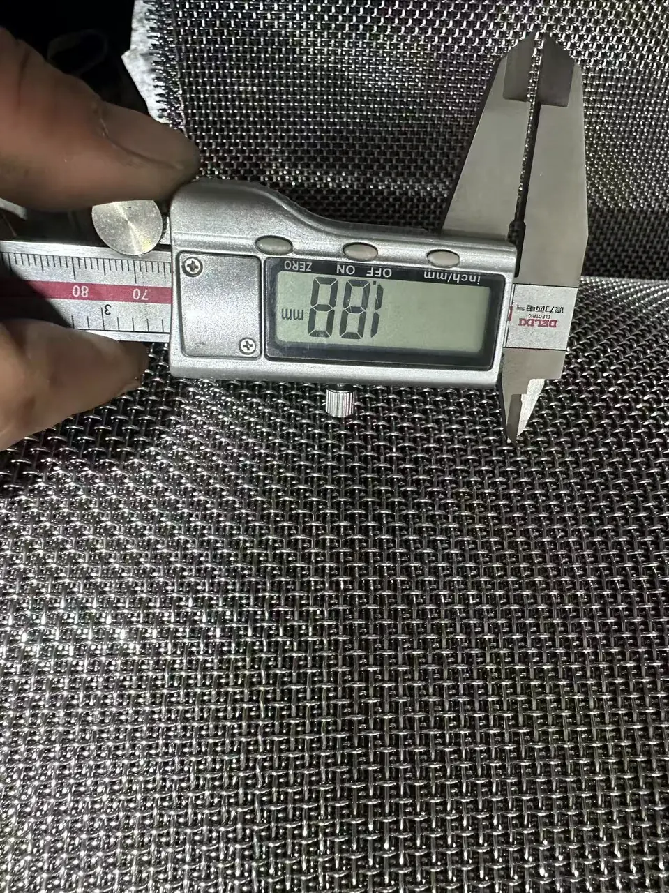 Stainless steel crimped wire mesh edge trim and finishing inspection per EN 10204 type 3.1 mill certification scope, Anping Hand in Hand factory