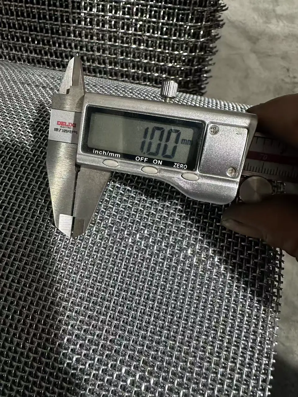 Stainless steel crimped wire mesh aperture detail closeup, double-crimped weave with locked intersections per AS 4773 / ASTM E11, manufactured at Anping Hand in Hand factory