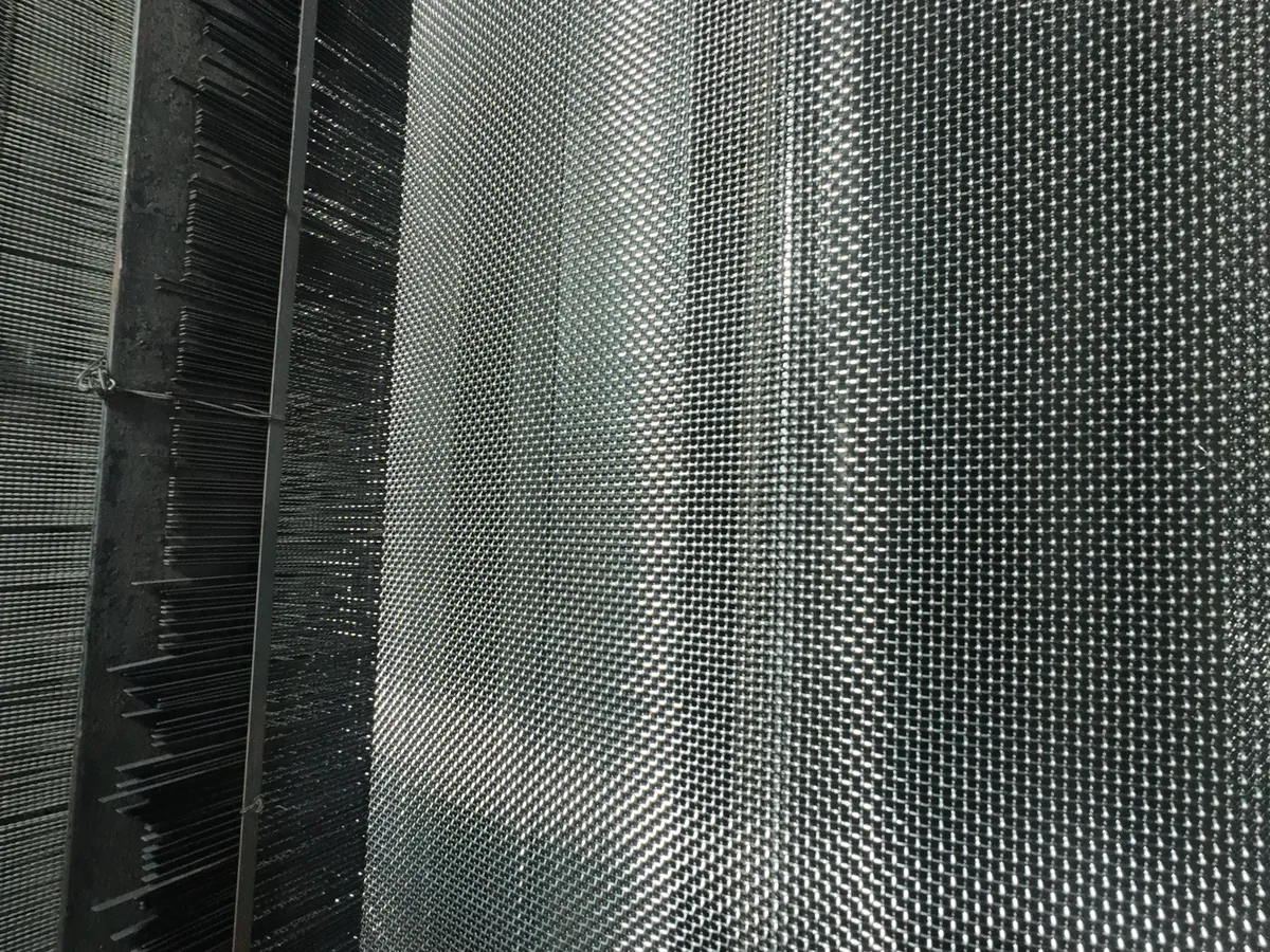 316 stainless steel crimped wire mesh panel with finished edges