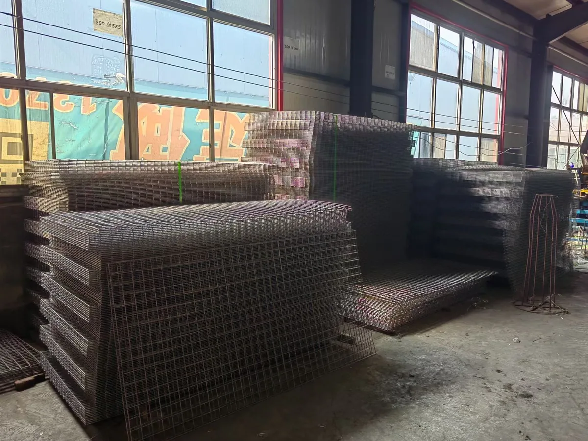 Stainless steel mesh panel for equipment guard and machine enclosure