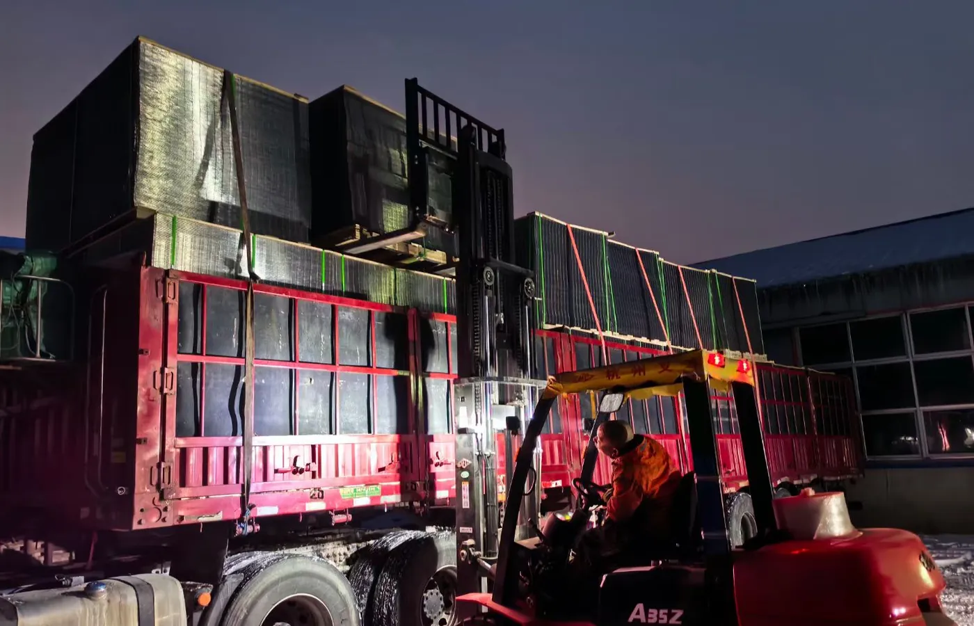 Wire mesh shipment loading from Anping Hand in Hand factory