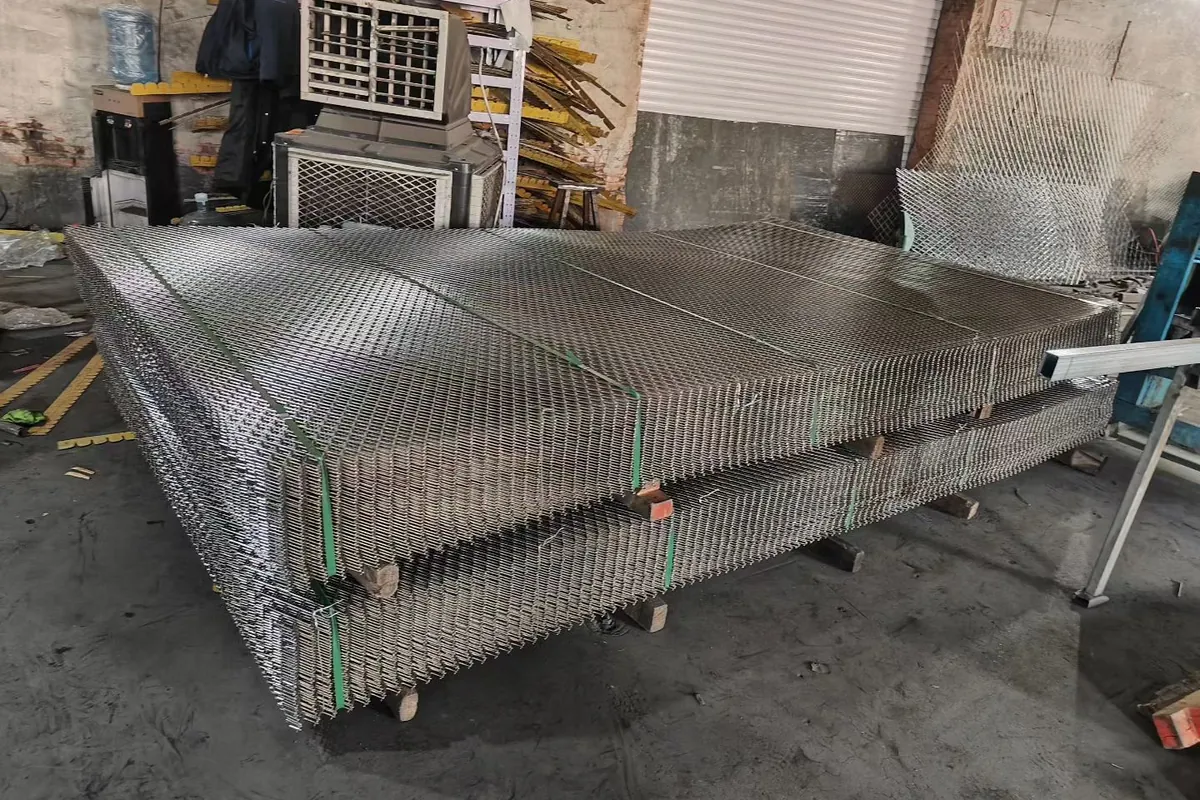 Stainless steel wire mesh panel used as factory equipment guard panel