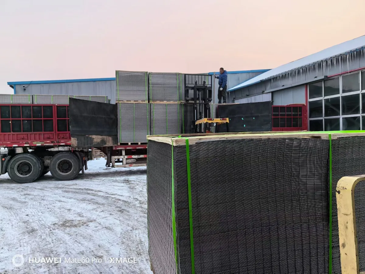 Stainless steel wire mesh panels palletized and banded for export packing