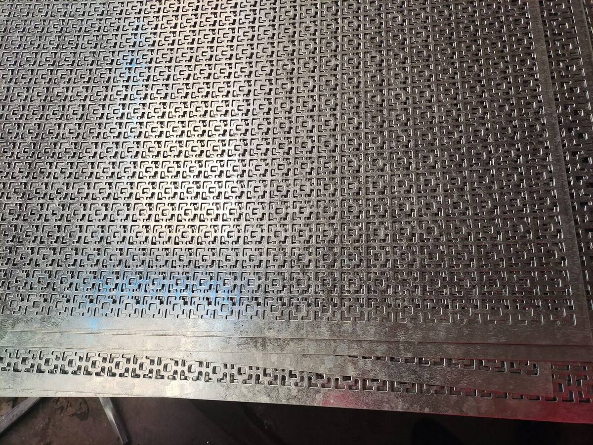 Stainless steel perforated metal sheet for protection and ventilation