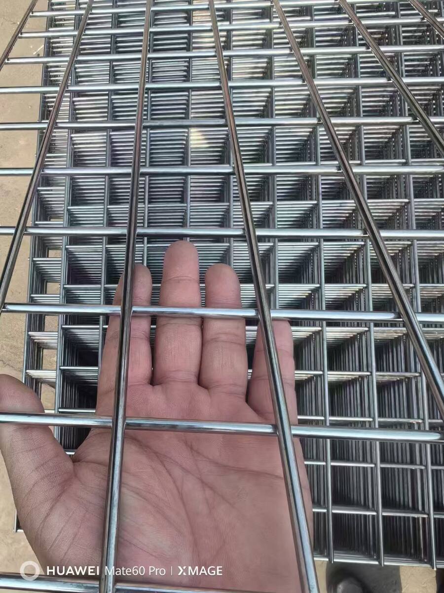Stainless steel wire mesh panel opening detail