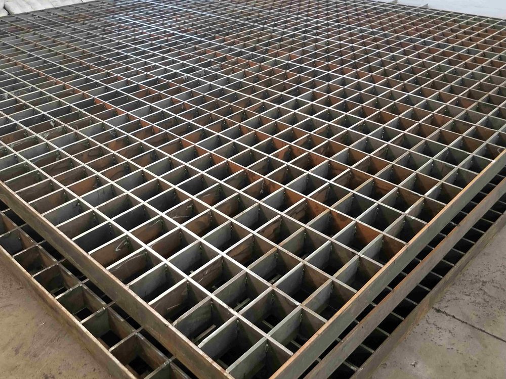 Swage locked steel grating bearing bar cross bar mechanical lock detail close-up at Anping factory