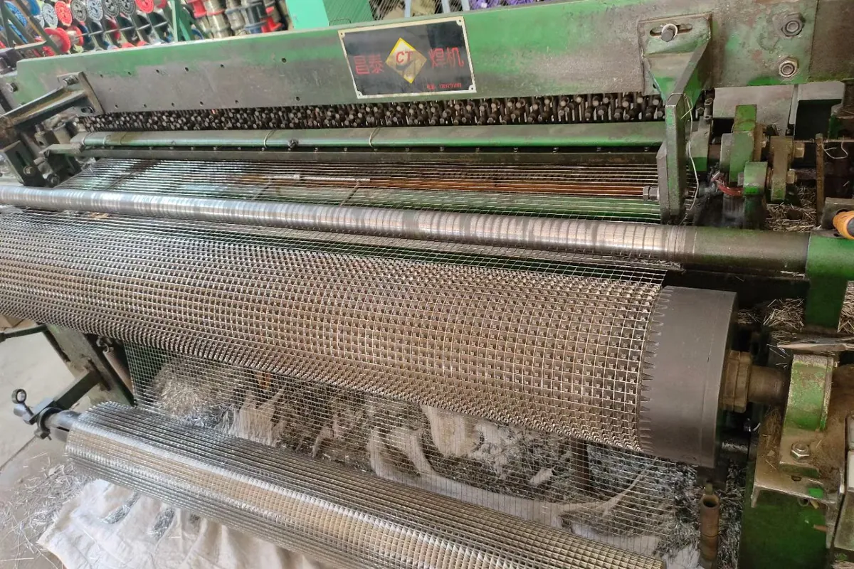 316L stainless welded mesh panel used as offshore platform handrail infill protecting against North Sea salt fog