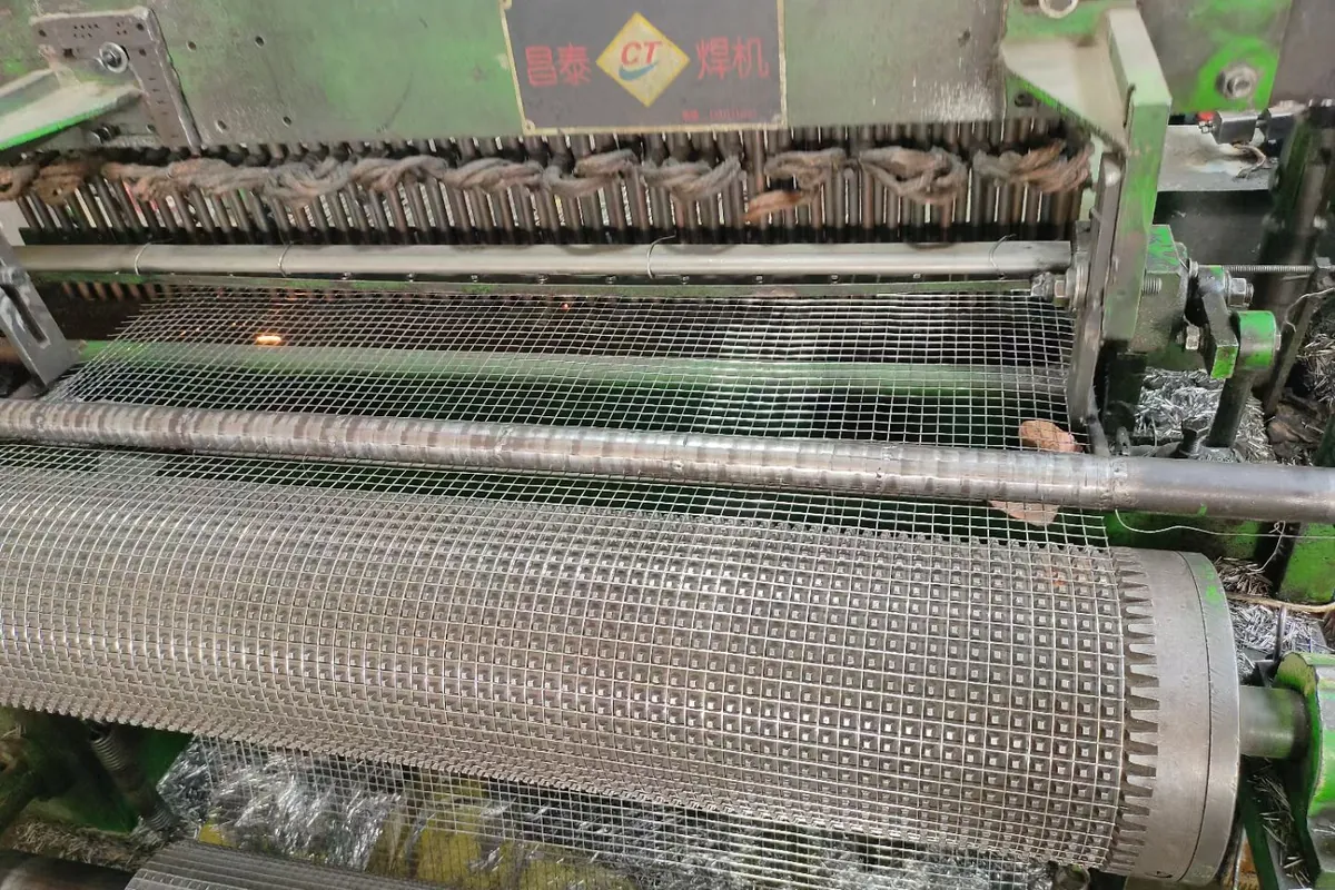 Stainless steel welded mesh used as factory equipment guard panel
