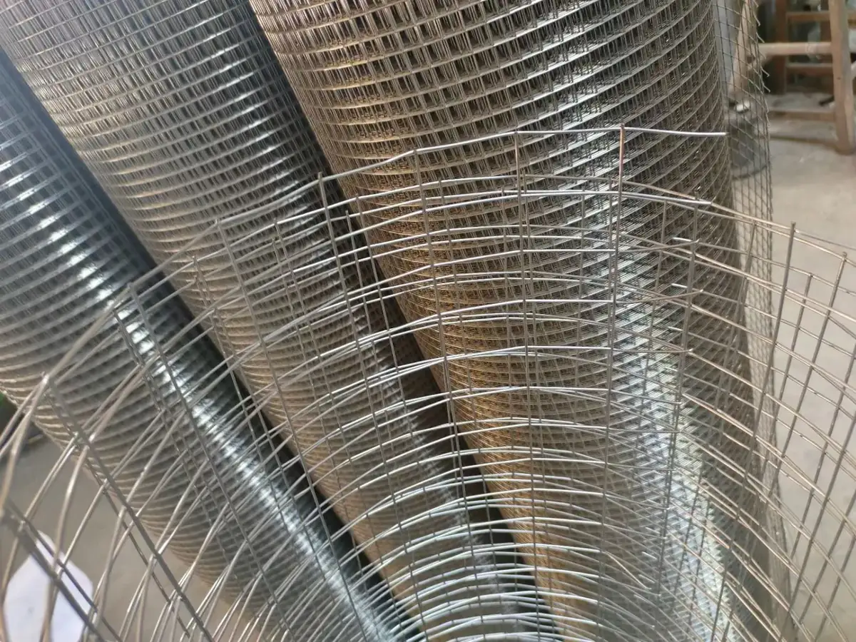 Production - Anping factory 6 product lines dedicated weaving and welding cells, automated welded mesh line.